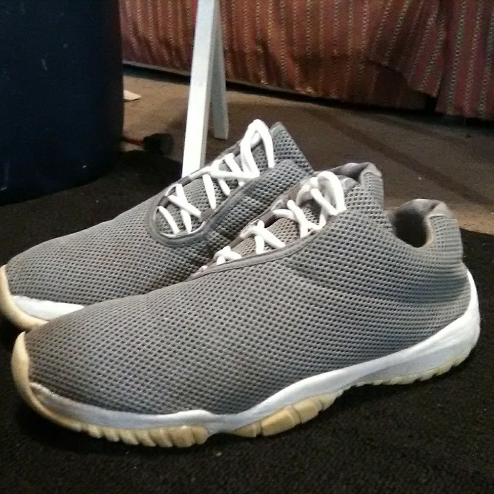 Jordans sz 13 low cut gray court shoes